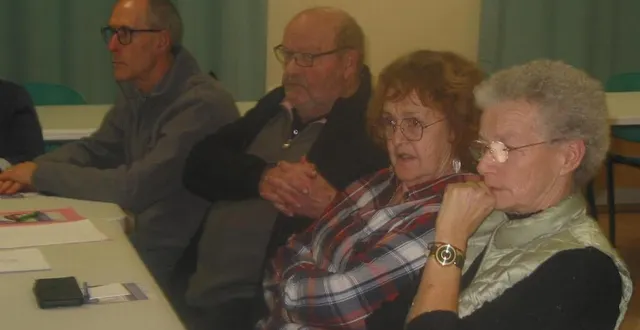 photo  parmi d’autres bénévoles très à l’écoute, sylvie avenel au premier plan, est bénévole depuis 2017.  &copy;  ouest-france 