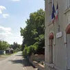 photo un vent de panique après une salve de pétards entraîne un vent de panique dans la séance du conseil municipal de challes, près du mans. une conseillère est sérieusement blessée après avoir enjambé la fenêtre.