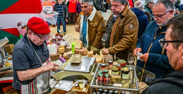 photo  il y avait déjà du monde ce vendredi 1er mars au festival des vins et de la gastronomie à laigné-en-belin.  &copy;  photo le maine libre - yvon loue 