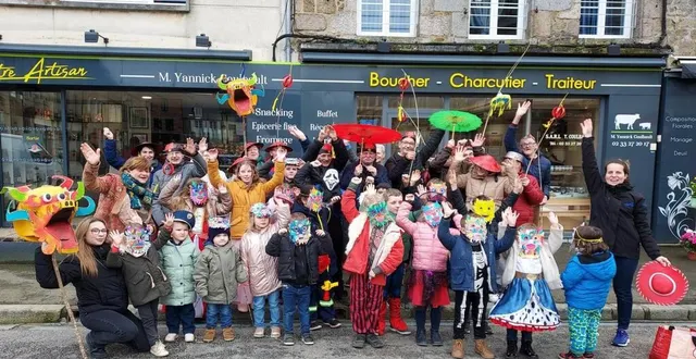 photo  la maison coupigny et le centre de loisirs ont organisé, jeudi, un défilé coloré  malgré le temps gris, avant un goûter animé par radio coup de foudre et l’association d’écouves verte. une synergie qui augure bien de l’avenir.  &copy;  ouest-france 