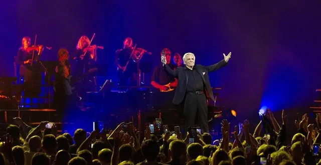 photo  pour sa tournée « je me souviens d’un adieu », michel sardou se produira deux fois à l’arena loire de trélazé, près d’angers, à guichets fermés. 9 000 spectateurs sont attendus au total, les 2 et 9 mars.  &copy;  photo claude gassian 