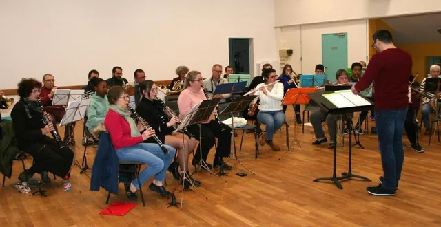 photo  une trentaine de musiciens se sont retrouvés pour l’une des dernières répétitions avant le concert.  &copy;  le maine libre 