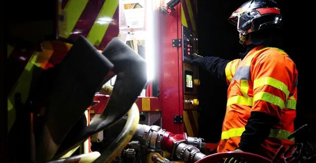 photo  une quarantaine de pompiers et une douzaine d’engins ont été nécessaires pour éteindre une maison en feu à dangeul (sarthe), dans la nuit du samedi 2 au dimanche 3 mars 2024 (photo d’illustration).  &copy;  guillaume saligot / ouest-france 
