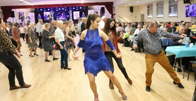 photo  joyeuse ambiance pour danser le madison, samedi 2 mars 2024, sur le parquet de la salle des fêtes de mulsanne (sarthe), où se déroule la 40e édition du festival national d’accordéon.  &copy;  ouest-france 
