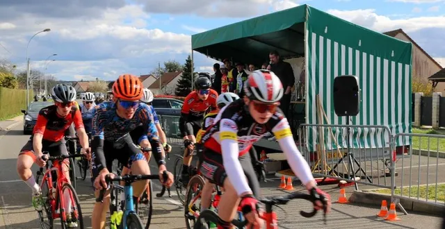 photo  du côté des fléchois, tom vaudelle, arrivé 17e en u15, a répondu aux attentes de son club au souvenir michel-chevé. « il était acteur dans le peloton, sur le dernier tour. c’est une très bonne première course », apprécie lucas courteille, secrétaire au csf.   &copy;  ouest-france 