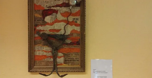 photo  une œuvre d’emmanuelle brisset illustrant un poème de jean-claude touzeil et exposée à la médiathèque de bellou-en-houlme (orne).  &copy;  ouest-france 