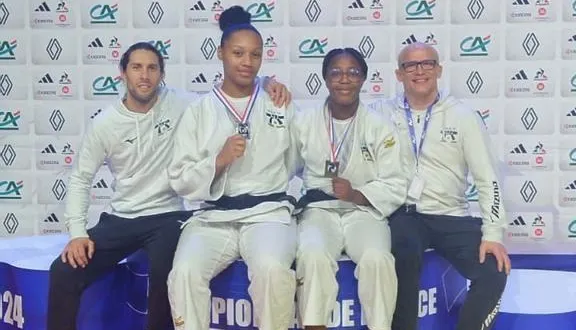 photo  léonie minkada-caquineau et sandra darbes-takam, encadrées par julien vinolo et anthony mortini.  &copy;  dan 79 