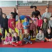 photo jeux au dojo pour les jeunes du centre de loisirs.