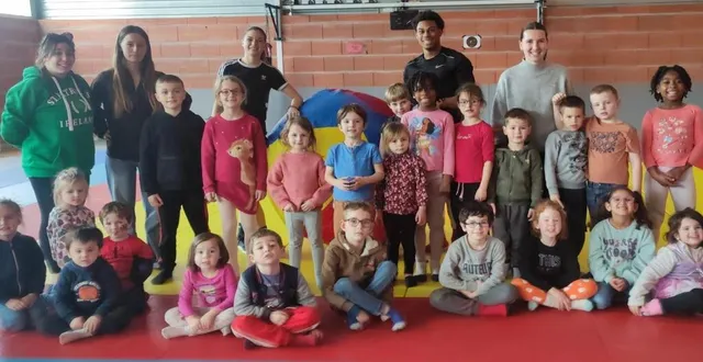 photo  jeux au dojo pour les jeunes du centre de loisirs.  &copy;  le maine libre 