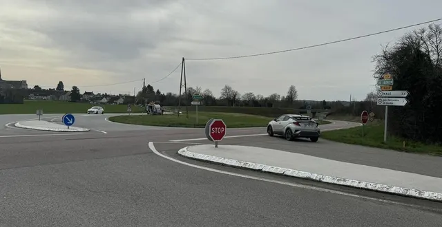 photo  le carrefour entre sées et macé va être sécurisé par l’installation de feux tricolores.  &copy;  ouest-france 