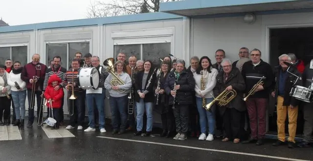 photo  les gais lurons à la sortie d’une répétition.  &copy;  le maine libre 
