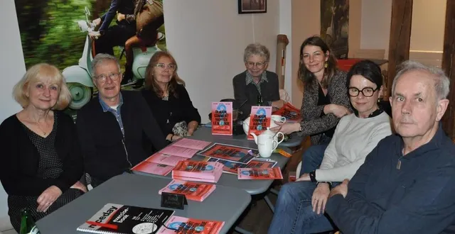 photo  le bureau des carrefours de la pensée (jean-philippe melchior, 2e à gauche).  &copy;  le maine libre 