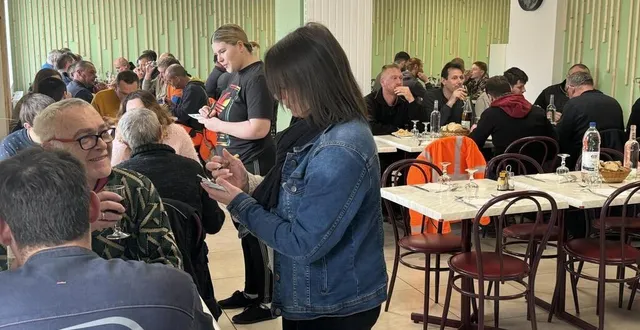 photo  le restaurant les forges, à écouves (orne) affiche complet le midi et le soir.  &copy;  ouest-france 