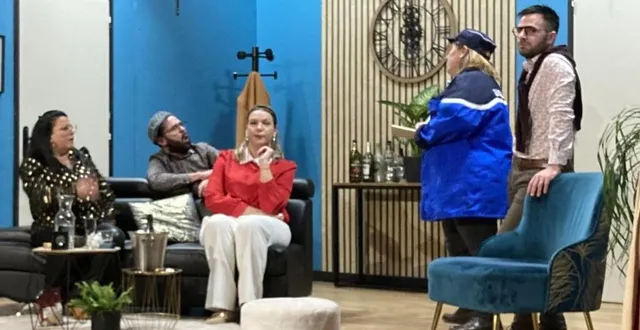 photo  le groupe théâtral malicornais pendant la pièce « as-tu des cacahuètes ? »  &copy;  ouest-france 