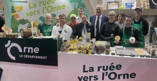 photo  christophe de balorre, président du conseil départemental de l’orne, félicite les ornais lauréats du concours général agricole de paris, au salon de l’agriculture 2024. plus d’une vingtaine d’éleveurs, producteurs et artisans de l’orne sont montés sur les toutes premières marches du podium.  &copy;  cd61 