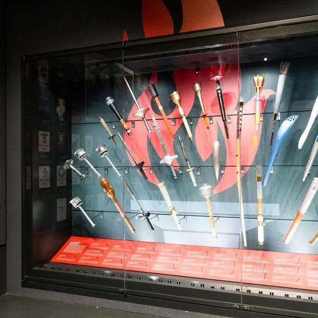 Torchères olympiques exposées au musée national du Sport