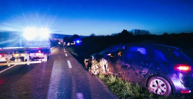 photo  le véhicule c4 a fait une sortie de route au niveau du lieu-dit la roseraie, commune de bazouges cré-sur-loir, vers 18 h 30. trois blessés légers ont été évacués vers le chu d’angers.  &copy;  ouest-france 