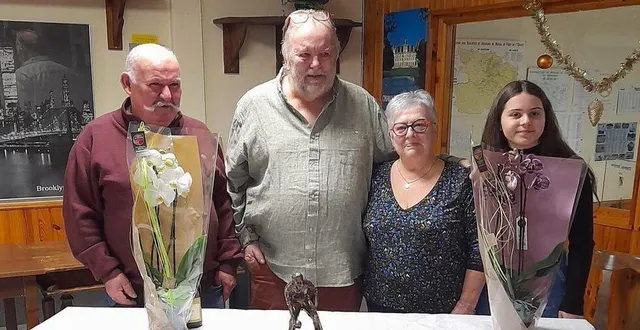 photo  bernard cellier et alan beal (à gauche) ont été battus de justesse en finale par anita barbarin et lizia ogeron (12 à 11).  &copy;  ouest-france 