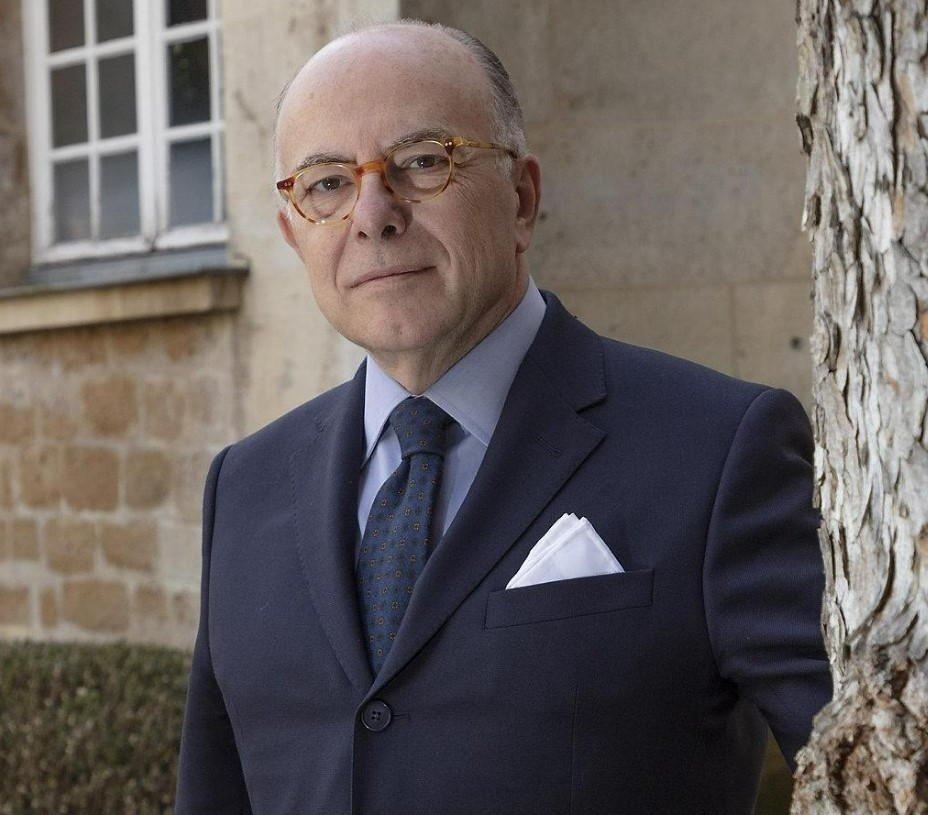 Bernard Cazeneuve En Dédicace Dans Le Cotentin Samedi Saint Lô