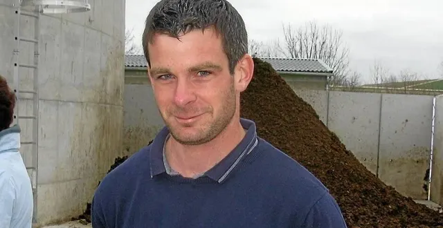 photo  julien malassigné a accepté d’ouvrir les portes de la station de méthanisation de son exploitation à mézières-sur-ponthouin, samedi 9 mars 2024.  &copy;  de 