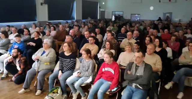 photo  le public a écouté, beaucoup ri et beaucoup applaudi.  &copy;  le maine libre 