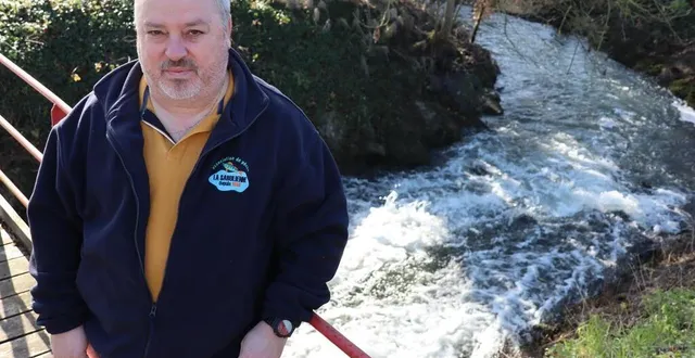 photo  emmanuel courtabessis, président de l’association de pêche la sabolienne, à chantenay-villedieu, sur la passerelle surplombant la rivière des deux-fonds.  &copy;  ouest-france 