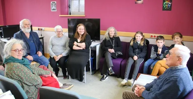 photo  ouvrage en main, clément mazier, à droite, a passionné le public de la bibliothèque par son récit.  &copy;  le maine libre 