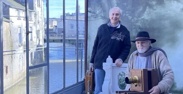 photo  jean distel et patrick salètes, de l’atelier malicot, photographieront les visiteurs en costumes devant ce décor, sous la lumière bleue de la verrière.  &copy;  le maine libre 
