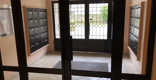 photo  une femme de 76 ans a été tuée dans le hall de cet immeuble d’une résidence cossue du quartier des maillets, au mans, jeudi 7 mars.  &copy;  le maine libre 