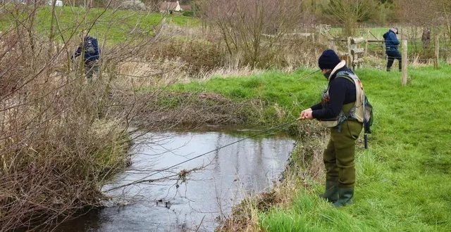 photo  en sarthe, la pêche à la truite dans les cours d’eau de 1re catégorie ouvre ce samedi 9 mars 2024, à 6 h 53 précisément. soit une demi-heure avant le lever du soleil.  &copy;  archives ouest-france 