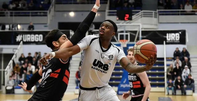 photo  pour son retour, fabien damase a réalisé une belle performance en inscrivant 13 points pour l’union rennes.  &copy;  photo : jocelyne régent 