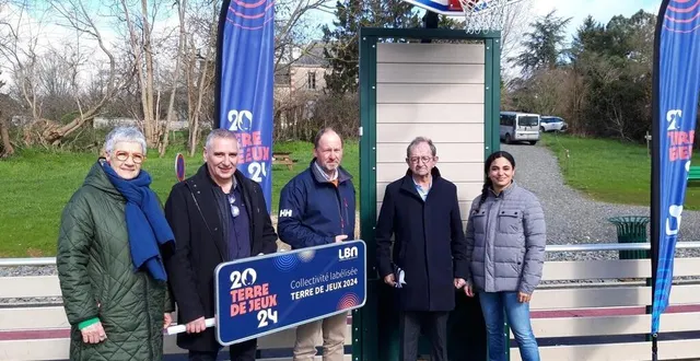 photo  de gauche à droite : béatrice louveau, adjointe au maire de brains-sur-gée, paulo baptista, emmanuel duhamel, daniel coudreuse et leïla heurtault   &copy;  le maine libre 