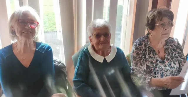 photo  renée bobet avec ses deux filles nicole et annick.   &copy;  le maine libre 