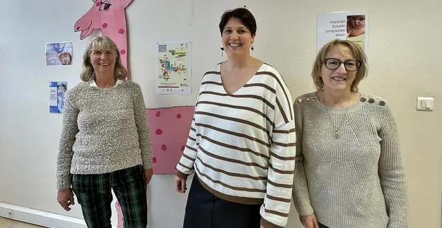 photo  nelly cheron, cheffe du service petite enfance du pays sabolien, séverine devautour, animatrice du relais petite enfance, et nicole foucault, élue déléguée à la petite enfance.  &copy;  ouest-france 