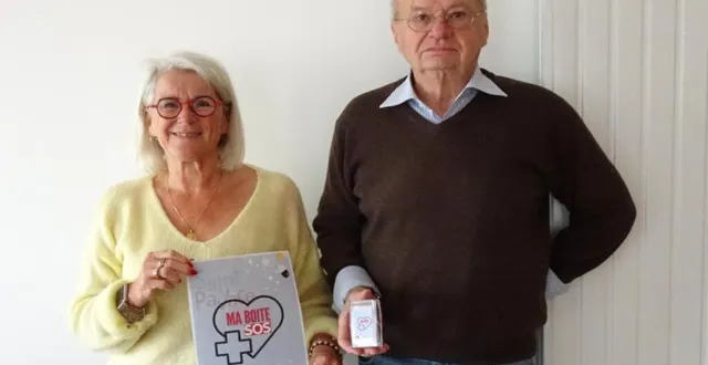 photo  valérie huard, maire adjointe et vice-présidente du ccas, assistée de jean-yves legrand, conseiller municipal et médecin retraité.  &copy;  ouest-france 