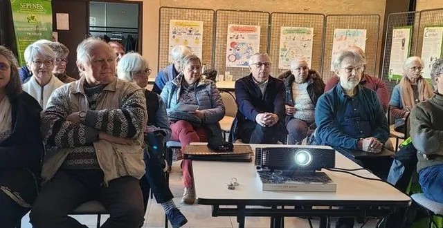 photo  après l’assemblée : pique-nique, jeux de société, et expos.  &copy;  le maine libre 