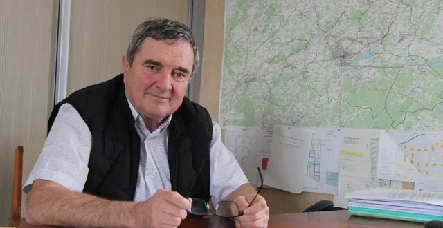 photo  « un enjeu d’avenir ». pour jean-yves denis, le maire de crosmières, près de la flèche (sarthe), le rajeunissement de la population et la préservation de l’école devront forcément passer par la construction d’une nouvelle station d’épuration.  &copy;  ouest-france 