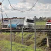 photo le camion s’est renversé et a perdu sa cargaison constituée de viscères de volailles, ce lundi 11 mars 2024, sur la d4 entre sablé-sur-sarthe et poillé-sur-vègre (sarthe).