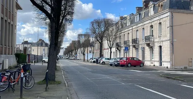 photo  peu après 12 heures ce lundi 11 mars, deux voitures sont entrées en collision, boulevard anatole-france au mans. l’un des deux véhicules s’est retourné, sans gravité.  &copy;  le maine libre 