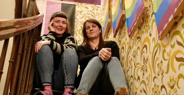 photo  grâce à émilie dournovo (à gauche) et sauvane deciron, l'association lgbti+ homogène a ouvert une antenne à pontvallain (sarthe), la seule en zone rurale.  &copy;  ouest-france 