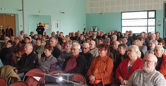 photo  de nombreux adhérents ont assisté à l’assemblée générale de générations mouvement du pays calaisien qui s’est tenue à bessé-sur-braye.  &copy;  le maine libre 