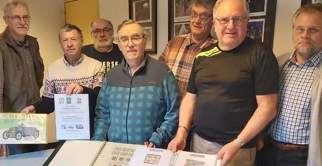 photo  le club philatélique des sablons se réunit tous les mois. à droite, le trésorier, philippe lemoine (en noir) et le président bruno tanguy.  &copy;  ouest-france 