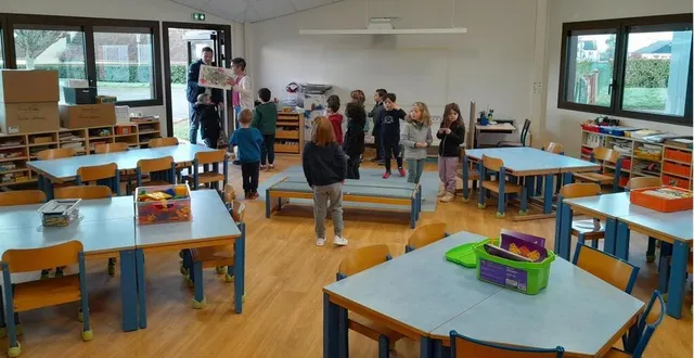 photo  les écoliers de maurice-genevoix ont découvert les nouvelles classes, lundi.  &copy;  xavier contant 