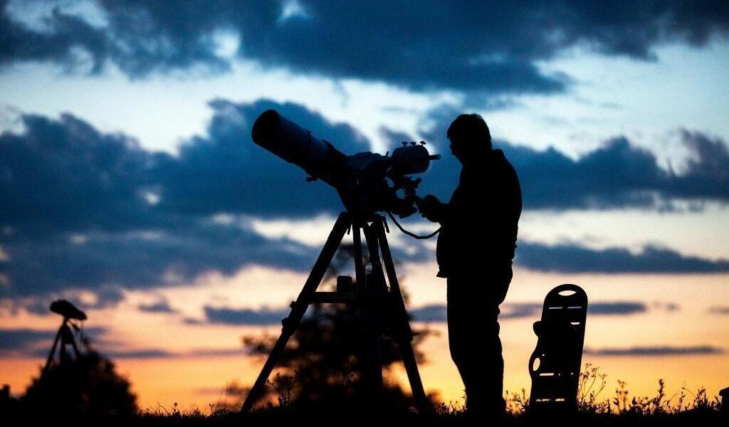 Comment observer la « comète du diable », un astre visible exceptionnellement dans le ciel