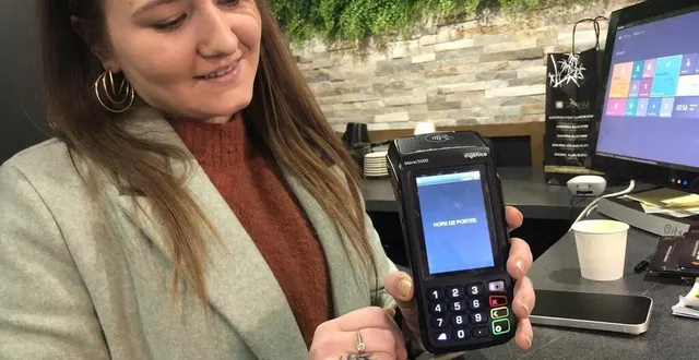 photo  chez sakuraa sushi, dans le centre-ville d’alencon (orne), ce mercredi 13 mars 2024, pas moyen d’utiliser le tpe connecté à la wifi, il faut prendre celui des livreurs.  &copy;  ouest-france 