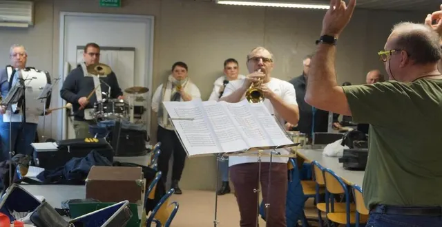 photo  le groupe de musique les gais lurons en répétition dans la salle des associations.  &copy;  ouest-france 