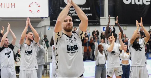 photo  l’urb (ici joffrey sclear) pourrait jouer son derby face à vitré la saison prochaine à la glaz arena.  &copy;  jocelyne régent 