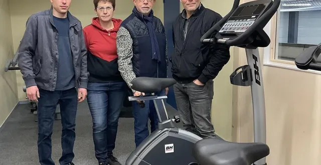 photo  autour du maire, philippe bigot, les responsables de sport, loisir, détente, satisfaits de pouvoir lancer prochainement leurs activités à la maison des sports communale.  &copy;  ouest-france 