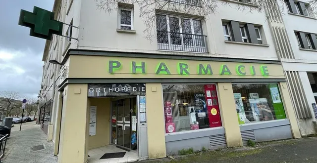photo  la pharmacie dans le quartier de lancrel à alençon va fermer ses portes samedi 30 mars 2024  &copy;  ouest-france 