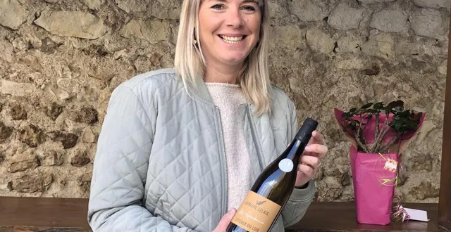 photo  claire lelais dont le coteau du loir blanc a remporté la médailled’argent au salon de l’agriculture.  &copy;  le maine libre 